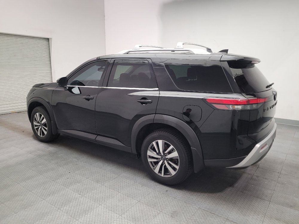 Used 2022 Nissan Pathfinder SL w/ SL Black Package FWD image 3