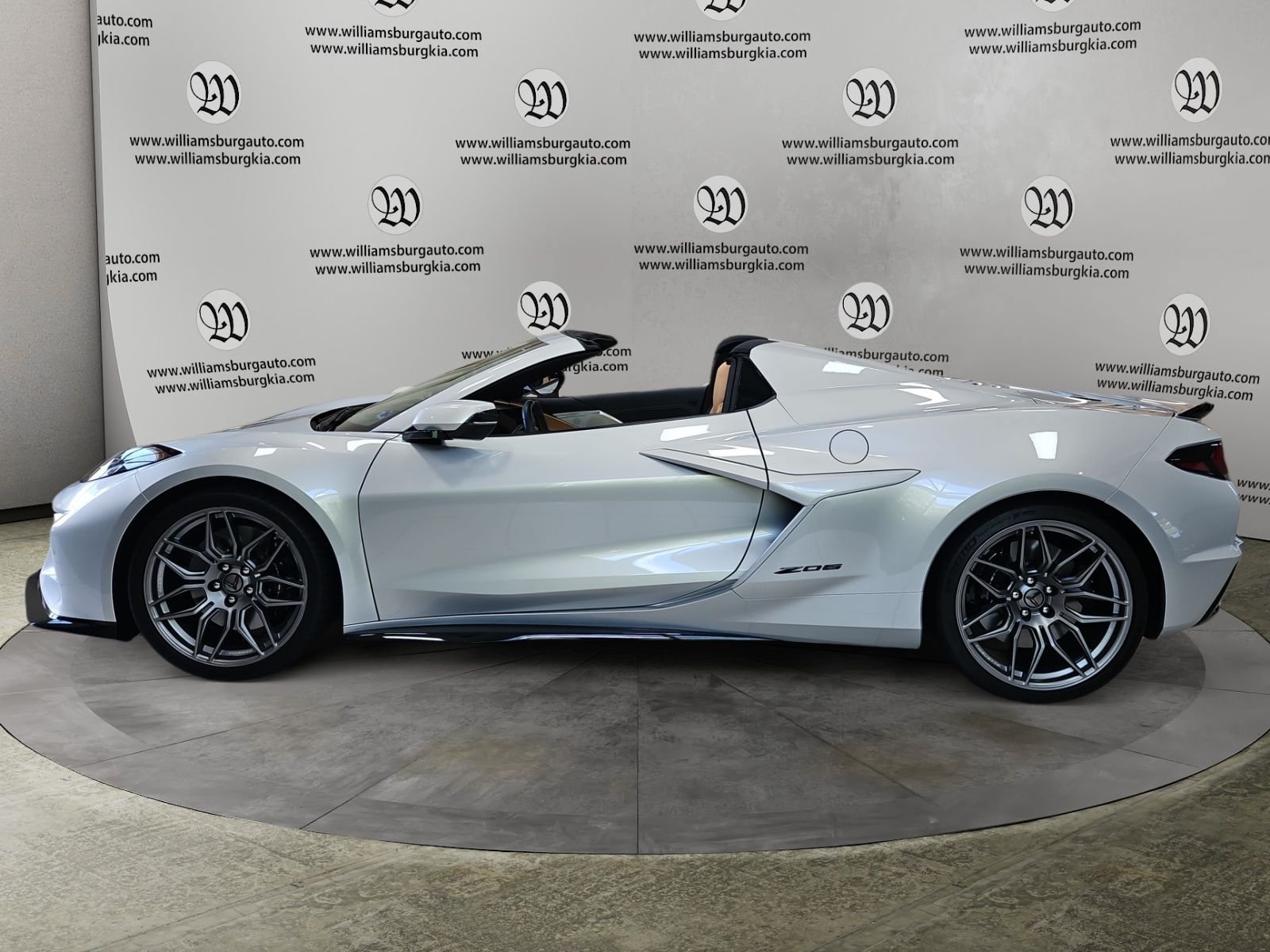 Used 2024 Chevrolet Corvette Z06 RWD image 2