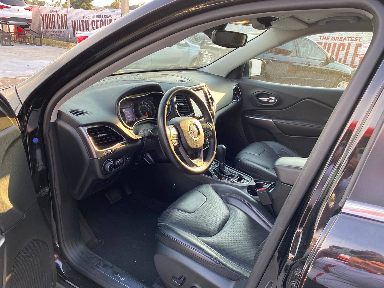 Used 2019 Jeep Cherokee Limited FWD image 7
