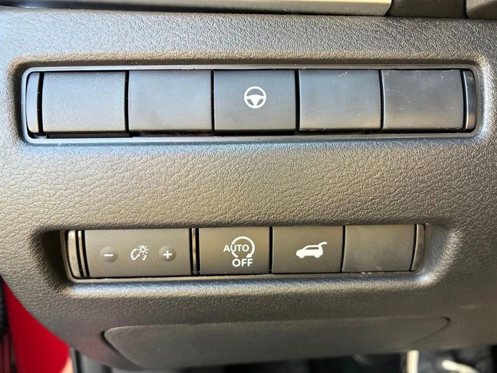 Used 2025 Nissan Rogue SV AWD/4WD image 10
