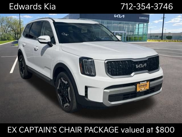 Used 2024 Kia Telluride EX w/ EX Captain's Chair Package AWD/4WD image 1