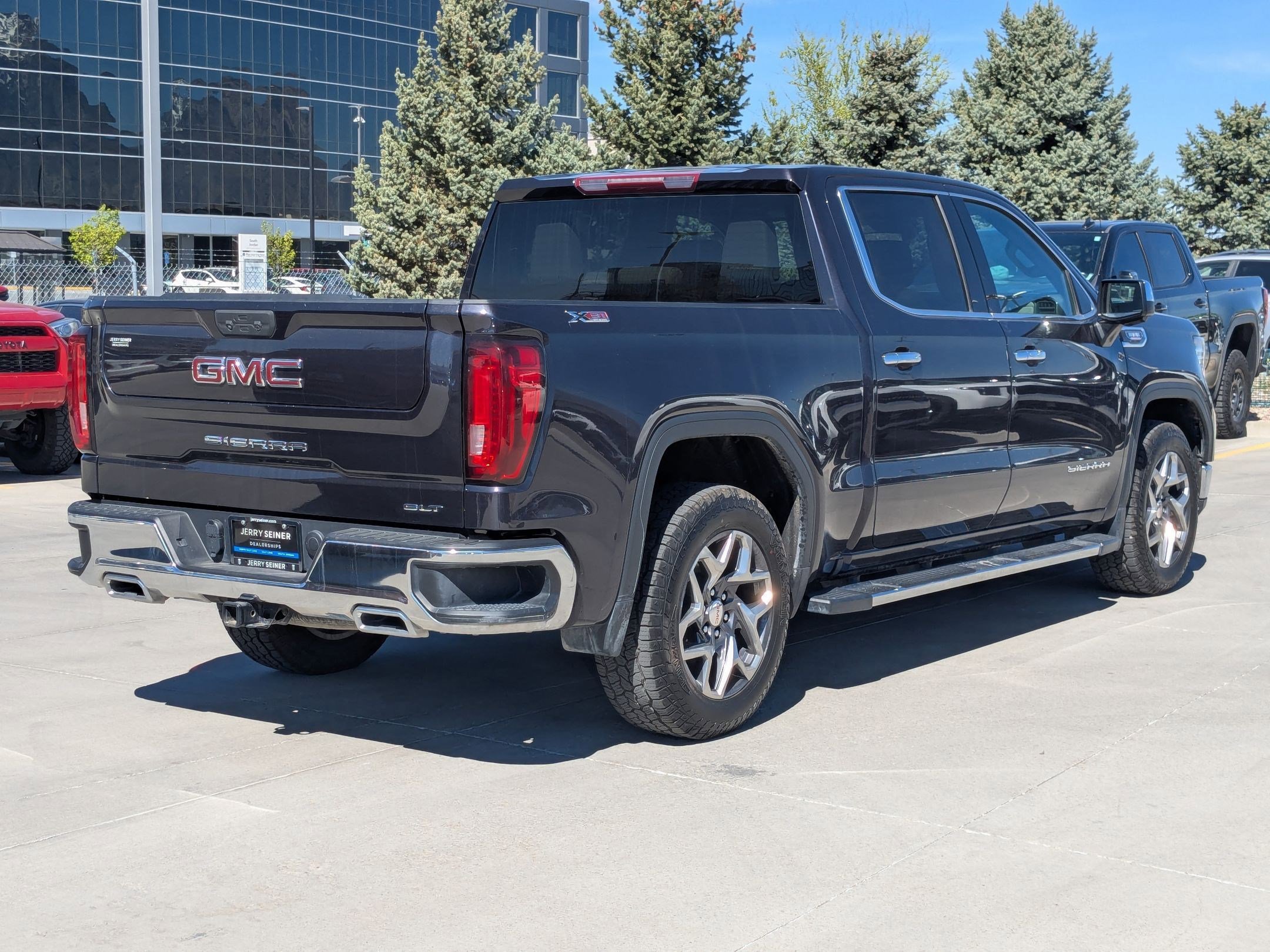 Used 2022 GMC Sierra 1500 SLT w/ X31 Off-Road Package image 6