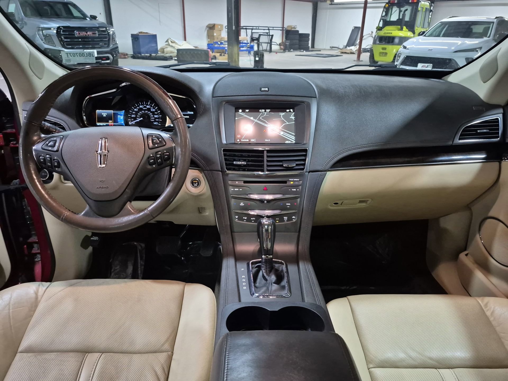 Used 2018 Lincoln MKT AWD image 22