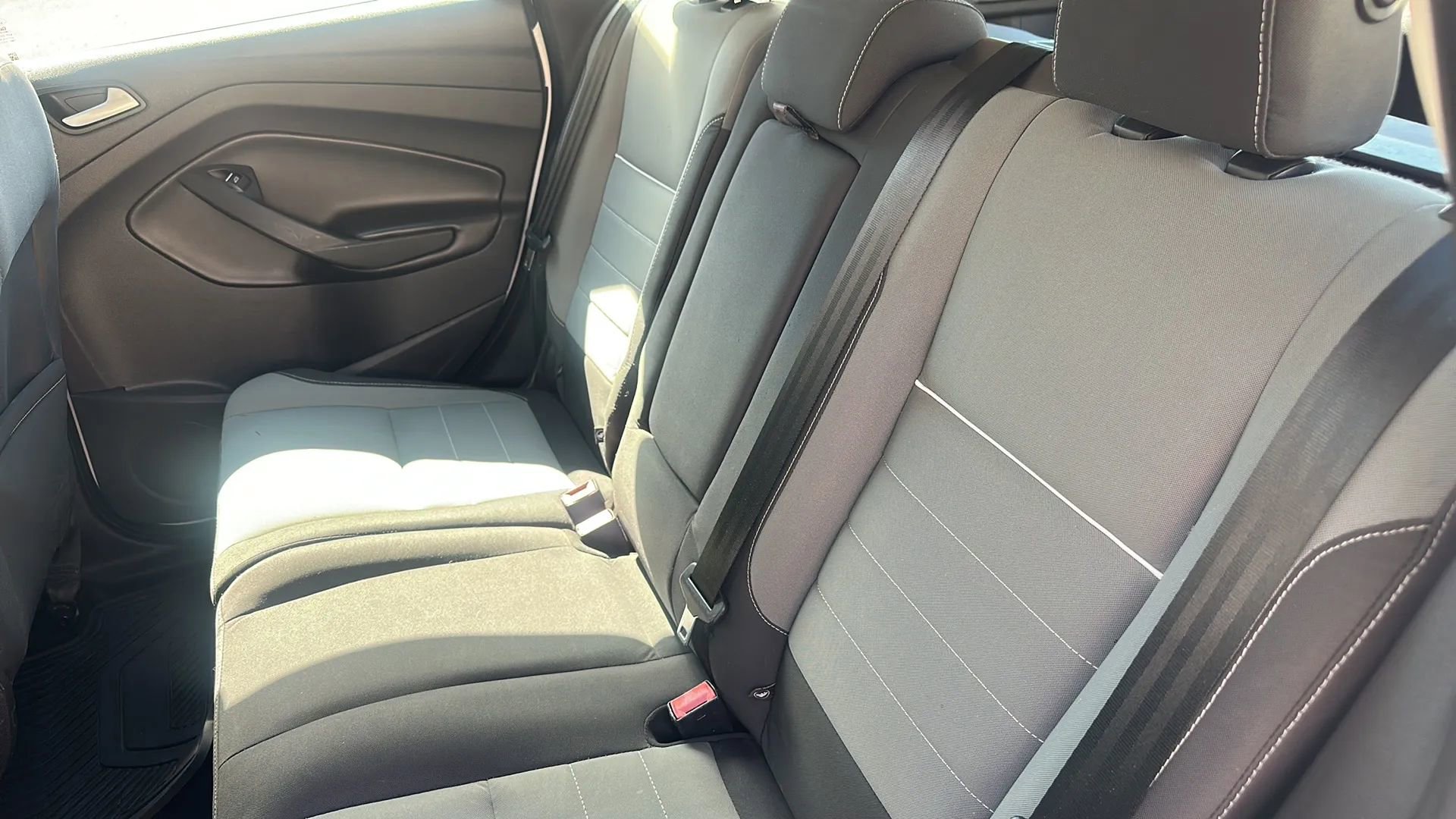 Used 2015 Ford C-MAX SE w/ Interior Protection Package image 9