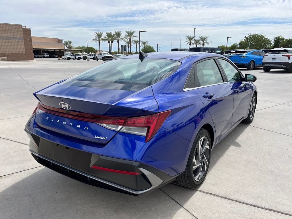 Used 2025 Hyundai Elantra Limited FWD image 7