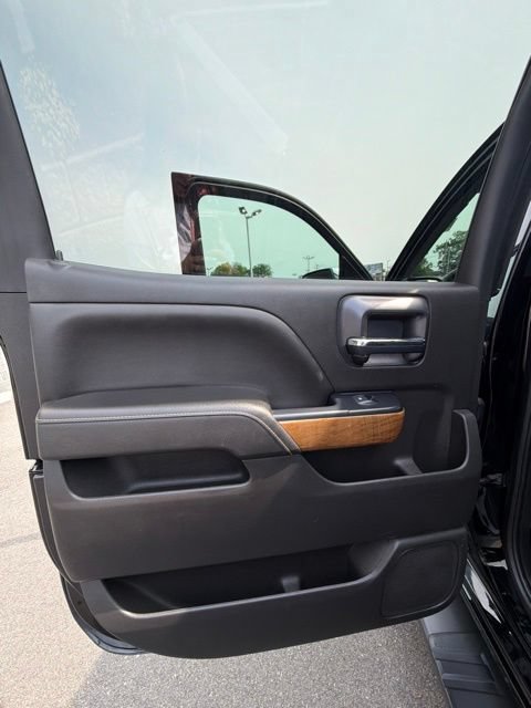 Used 2018 Chevrolet Silverado 1500 LTZ w/ Sport Package AWD/4WD image 18