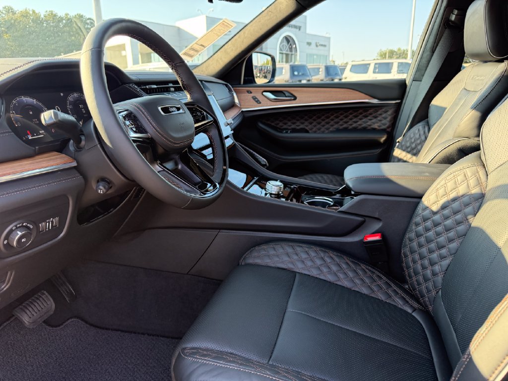 New 2027 Jeep Grand Cherokee Summit AWD/4WD image 4