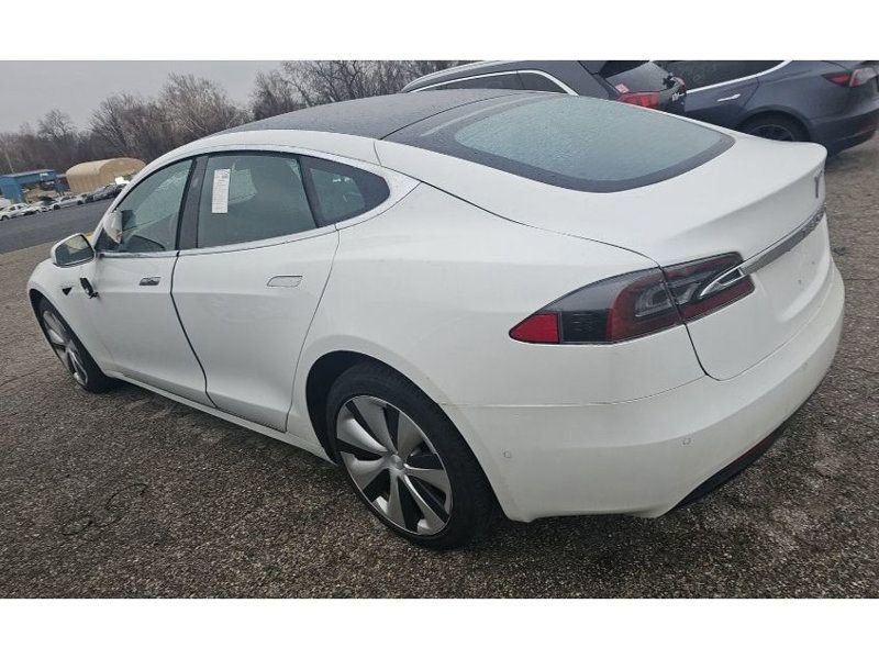 Used 2021 Tesla Model S Long Range Plus image 3