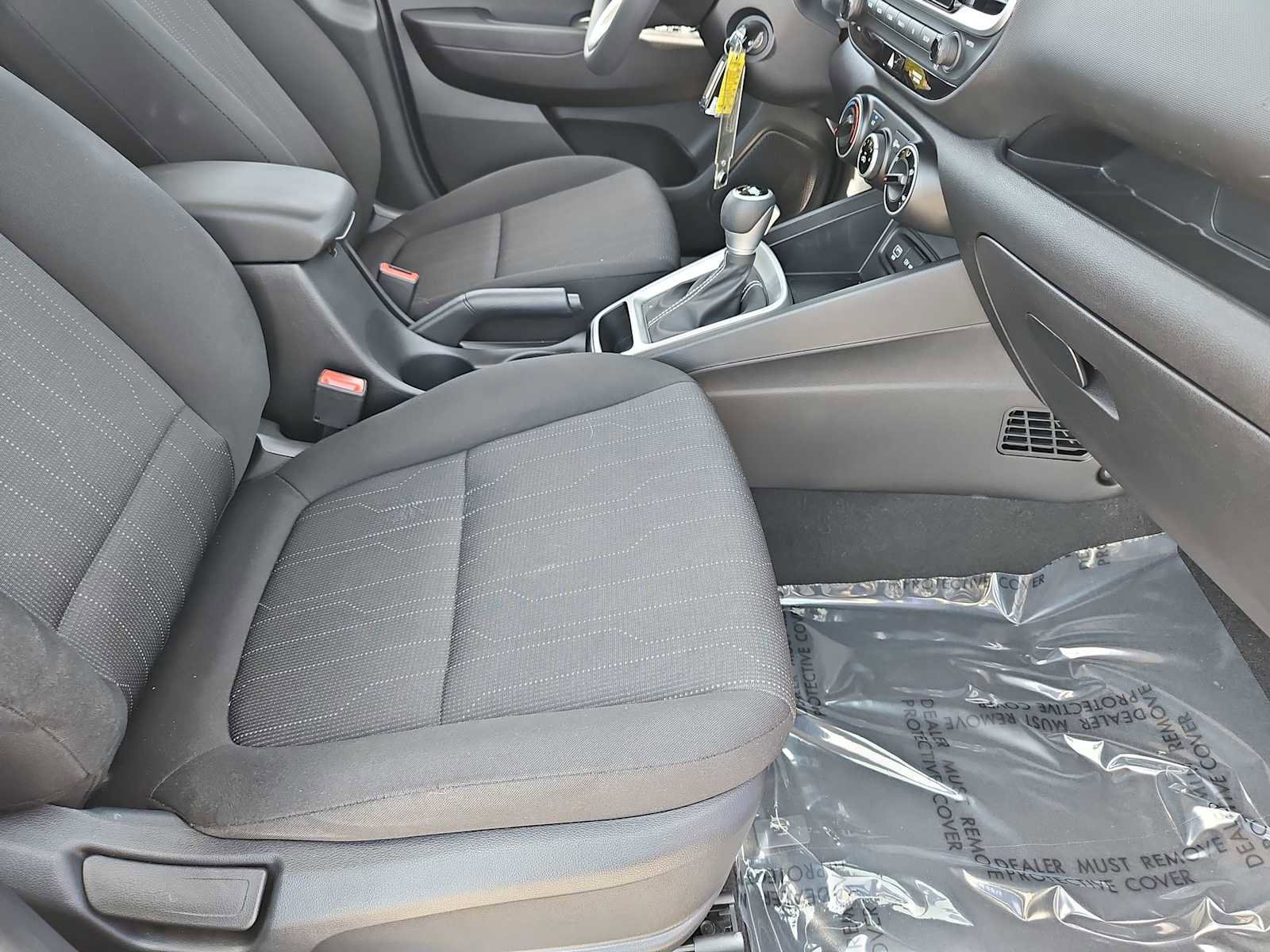 Certified 2025 Hyundai Venue SE image 21