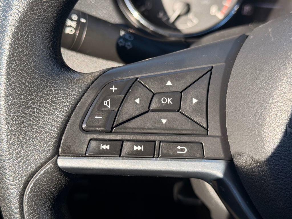 Used 2018 Nissan Rogue Sport S image 19