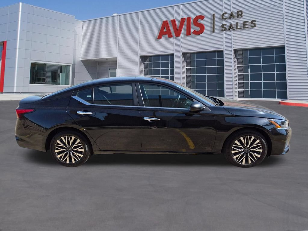 Used 2025 Nissan Altima 2.5 SV FWD image 5