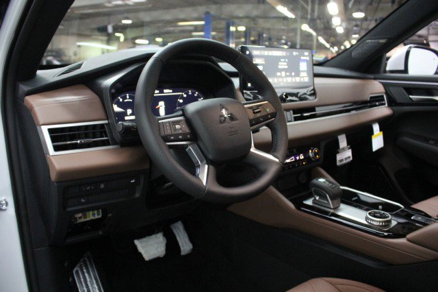 New 2026 Mitsubishi Outlander SEL image 5