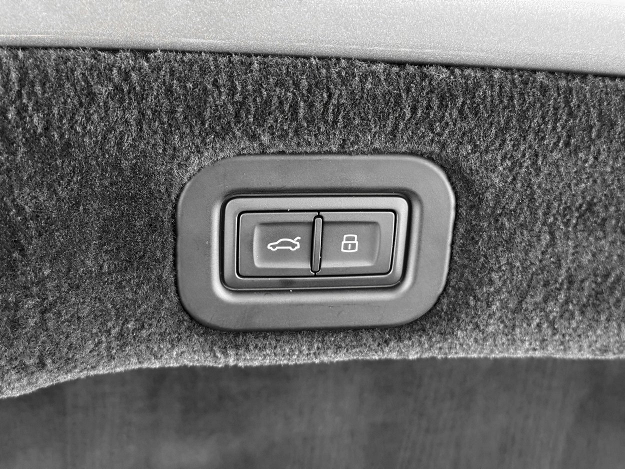 Used 2023 Bentley Flying Spur Azure image 39