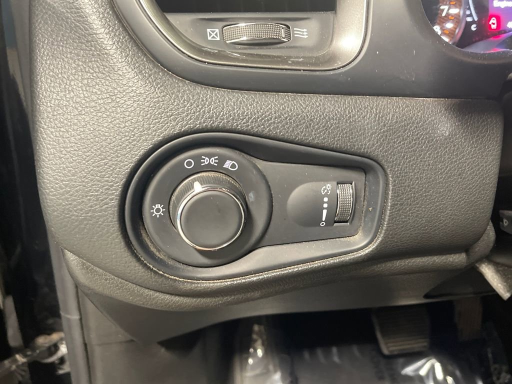 Used 2023 Jeep Renegade Latitude image 24