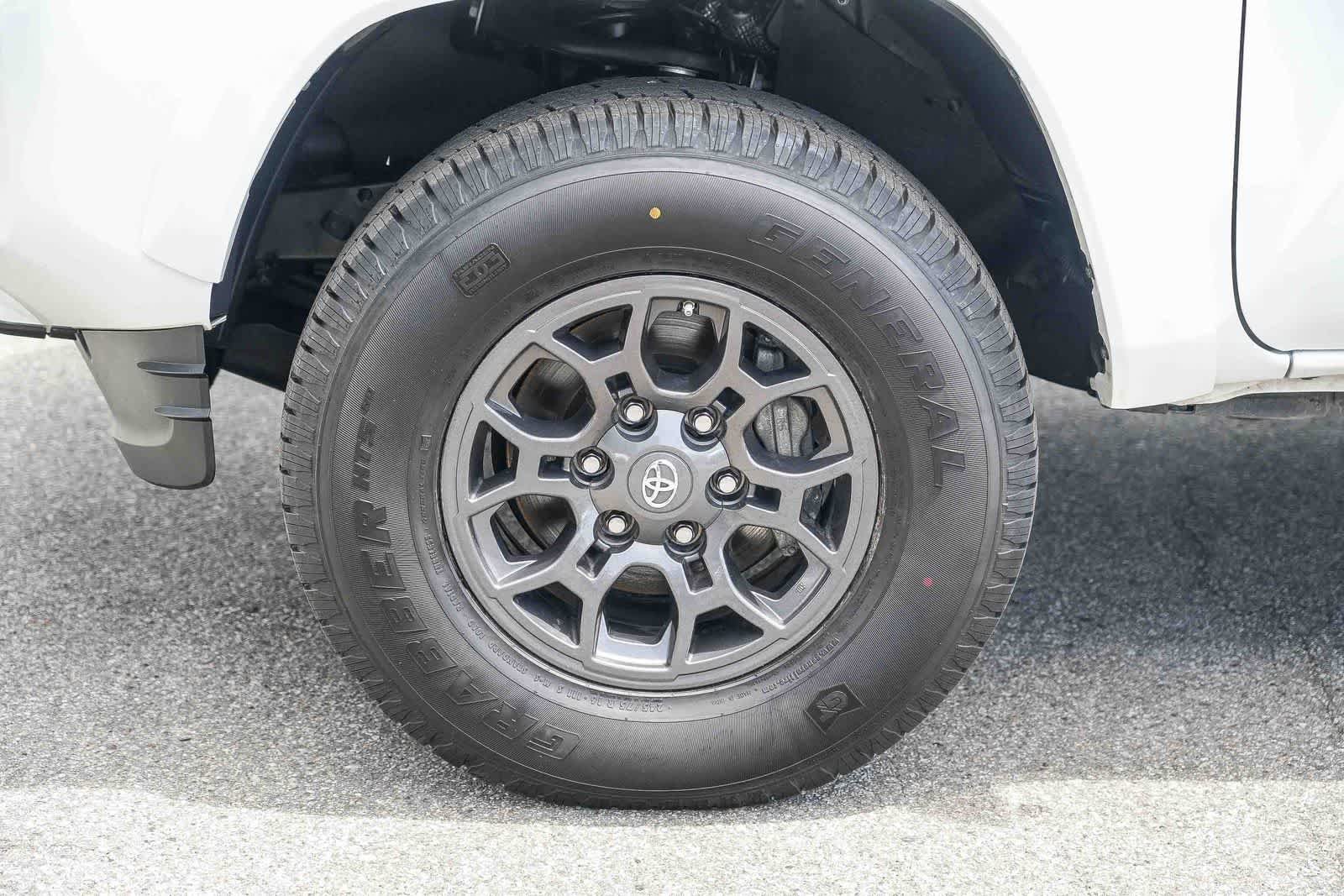 Used 2017 Toyota Tacoma SR5 w/ Tow Package RWD image 10