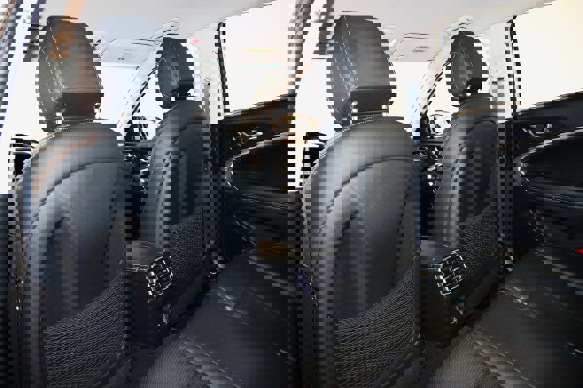 Used 2025 Genesis G70 2.5T image 48