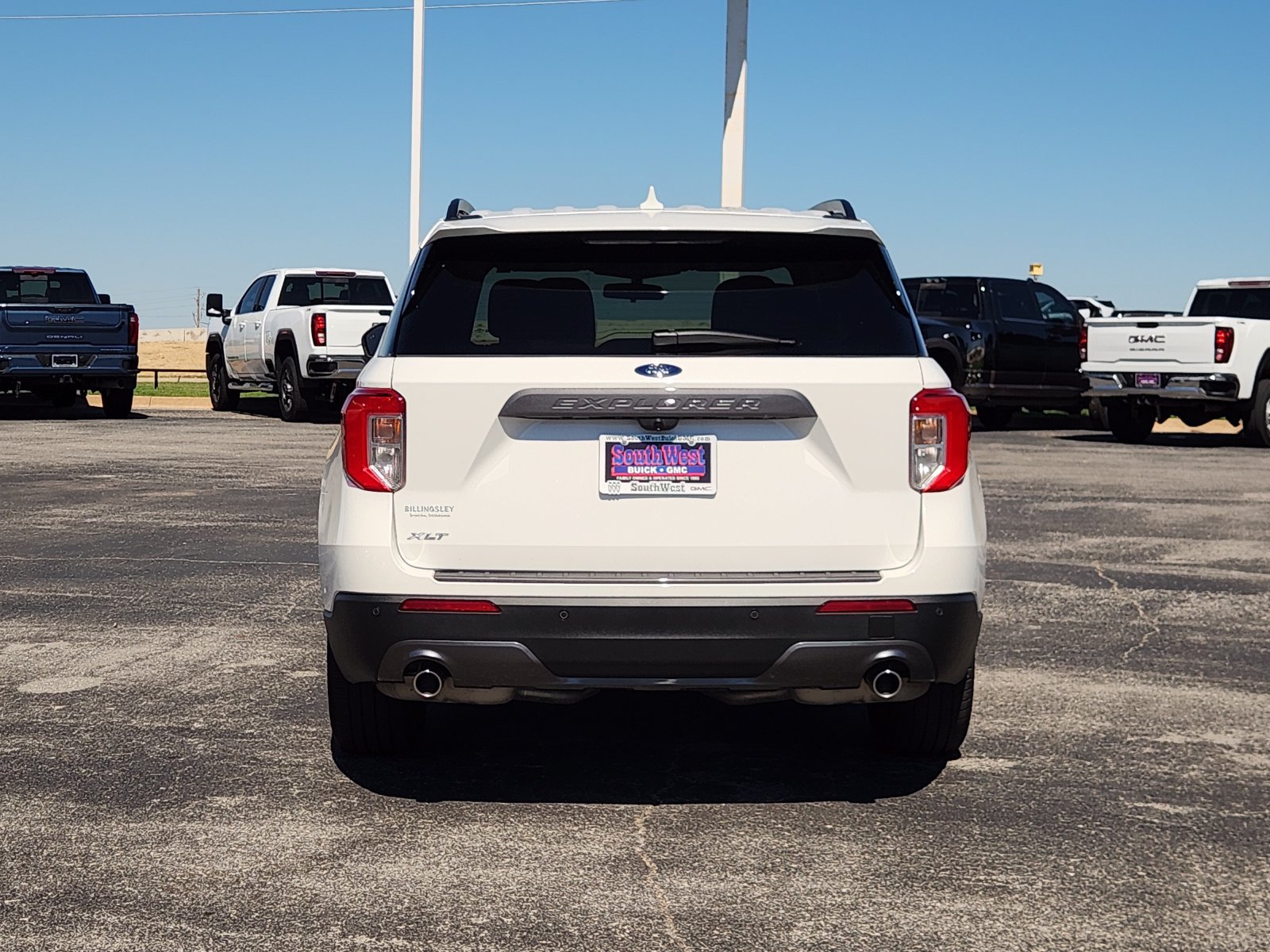 Used 2022 Ford Explorer XLT w/ Equipment Group 202A RWD image 8