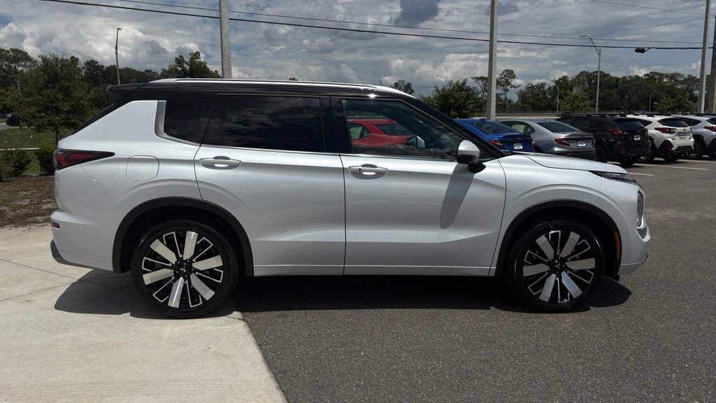 Used 2025 Mitsubishi Outlander SEL FWD image 4
