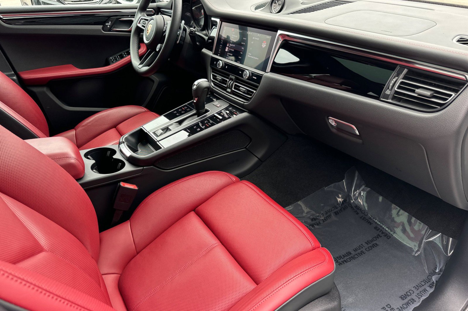 Certified 2024 Porsche Macan S AWD/4WD image 16