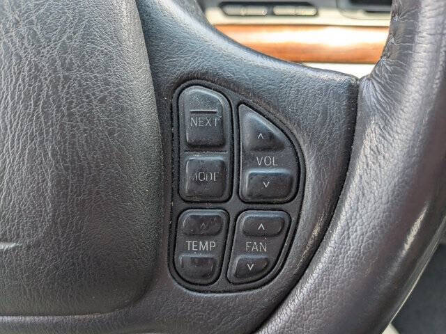 Used 2003 Ford Crown Victoria LX RWD image 17