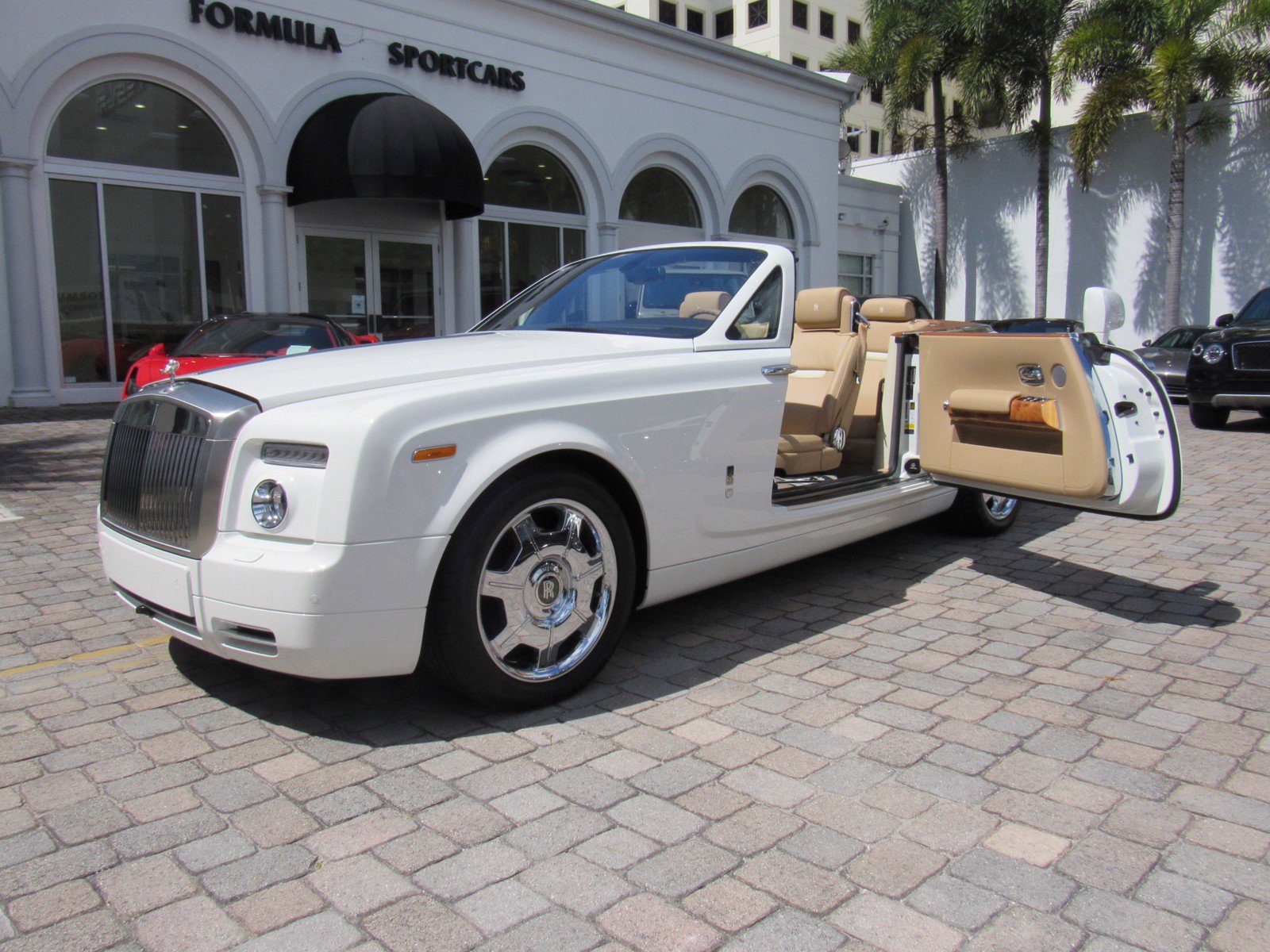 Used 2012 Rolls-Royce Phantom Drophead Coupe RWD image 10