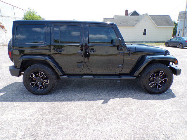 Used 2018 Jeep Wrangler Unlimited Sahara w/ Dual Top Group AWD/4WD image 3