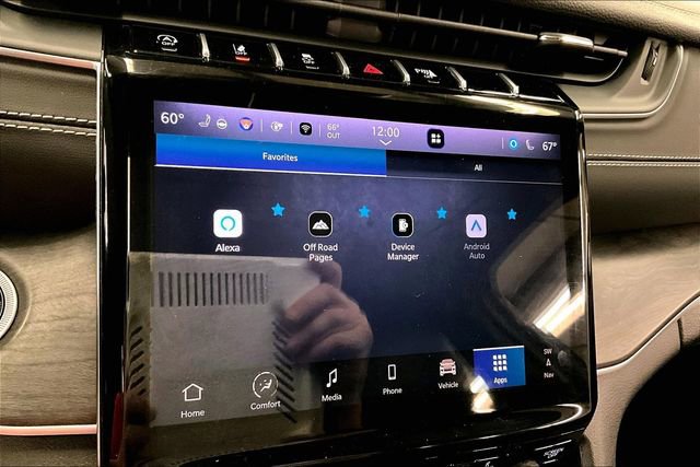 Used 2024 Jeep Grand Cherokee Limited w/ Luxury Tech Group II image 37