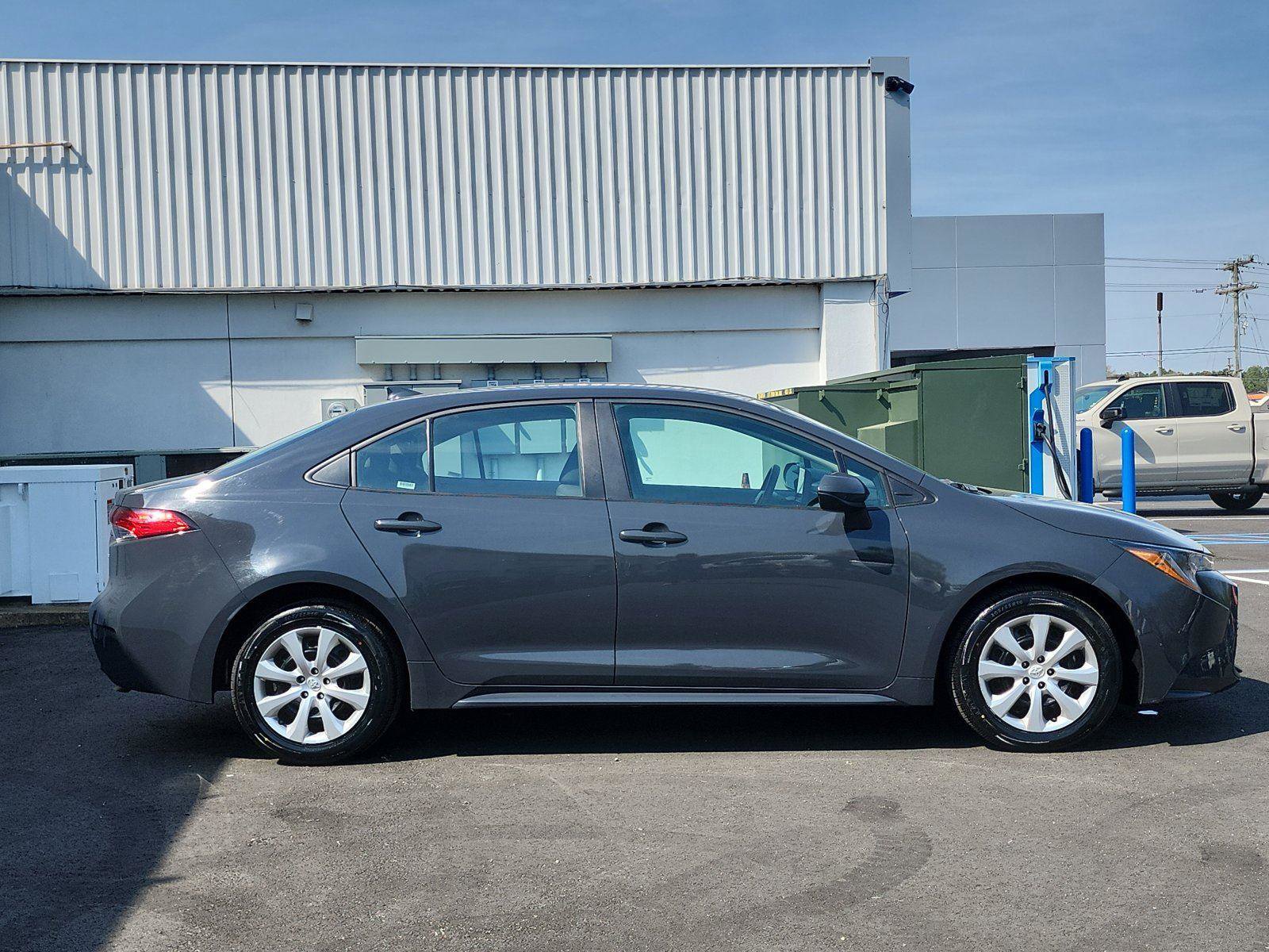 Used 2024 Toyota Corolla LE image 6
