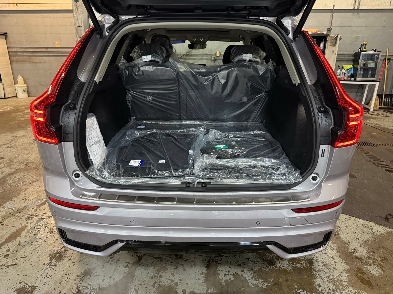New 2026 Volvo XC60 B5 Plus w/ Protection Package Premier AWD/4WD image 37