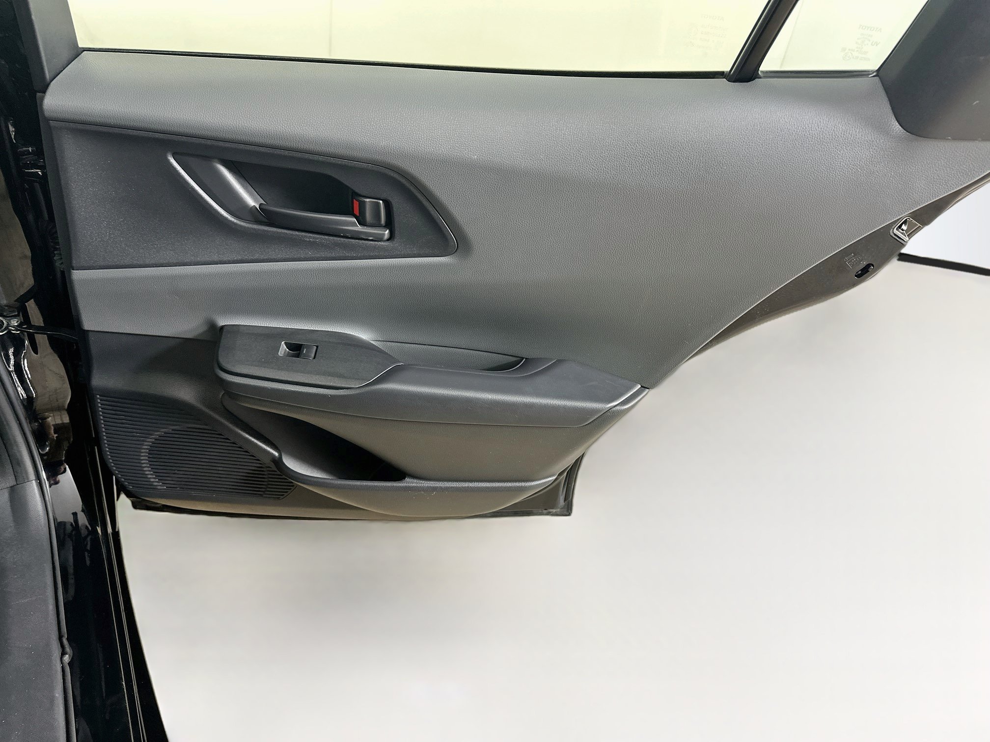 Used 2024 Toyota Prius LE FWD image 29