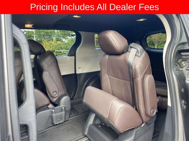 Used 2023 Toyota Sienna Platinum AWD/4WD image 16