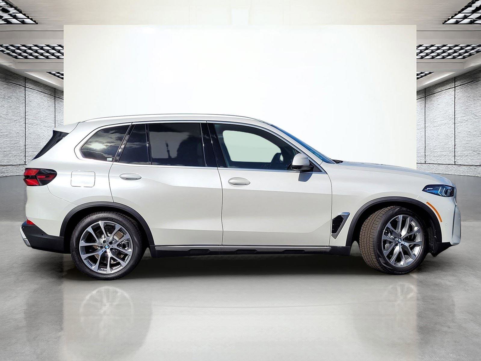 New 2026 BMW X5 xDrive50e w/ Premium Package AWD/4WD image 5