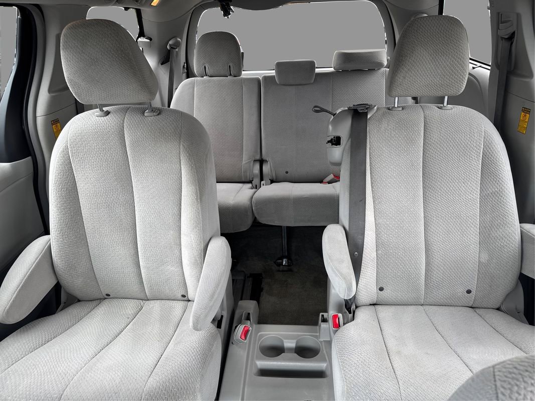 Used 2014 Toyota Sienna LE image 15