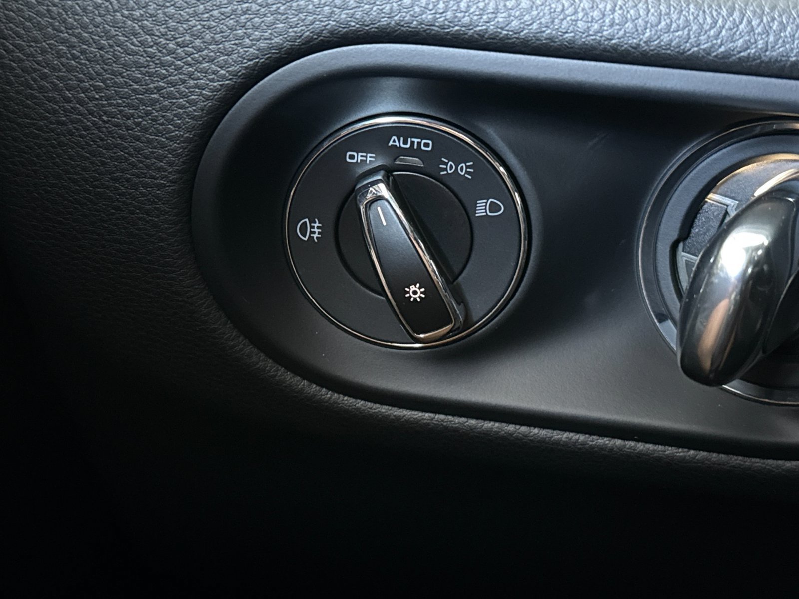 Certified 2026 Porsche Macan AWD/4WD image 30