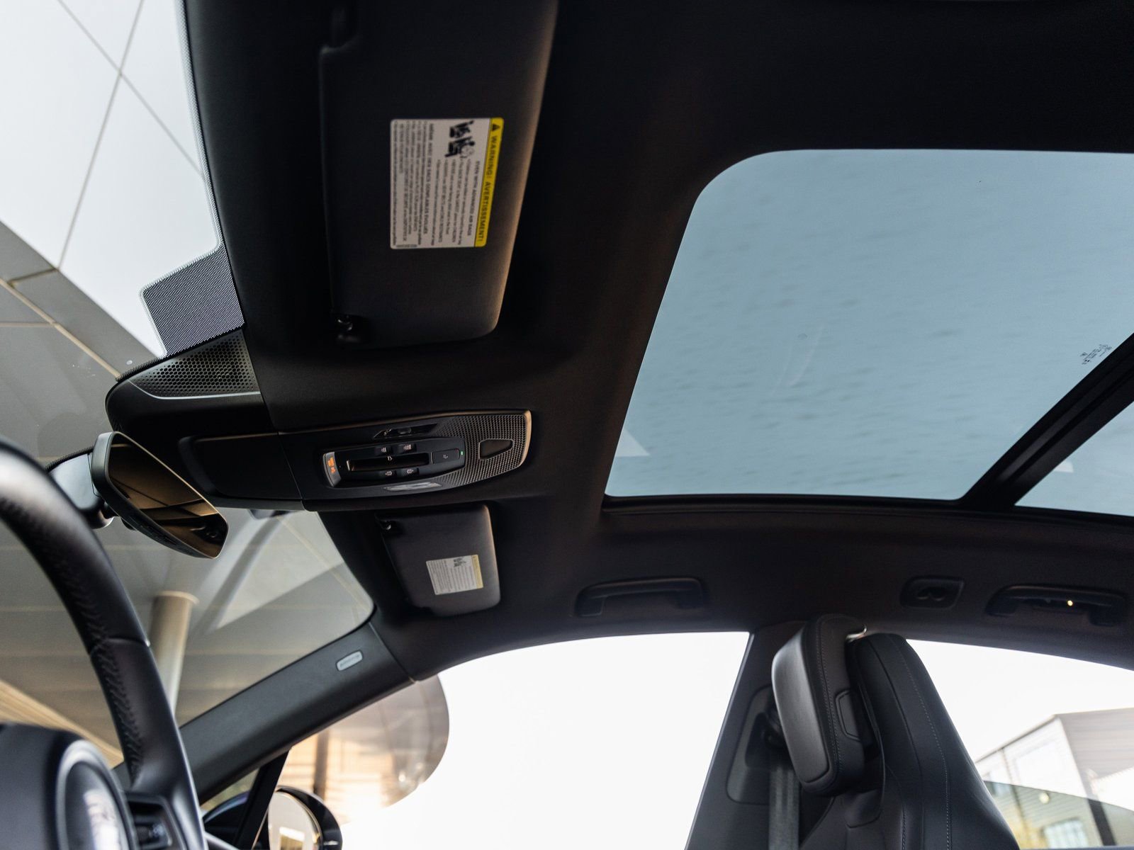 Certified 2025 Porsche Macan Electric image 23
