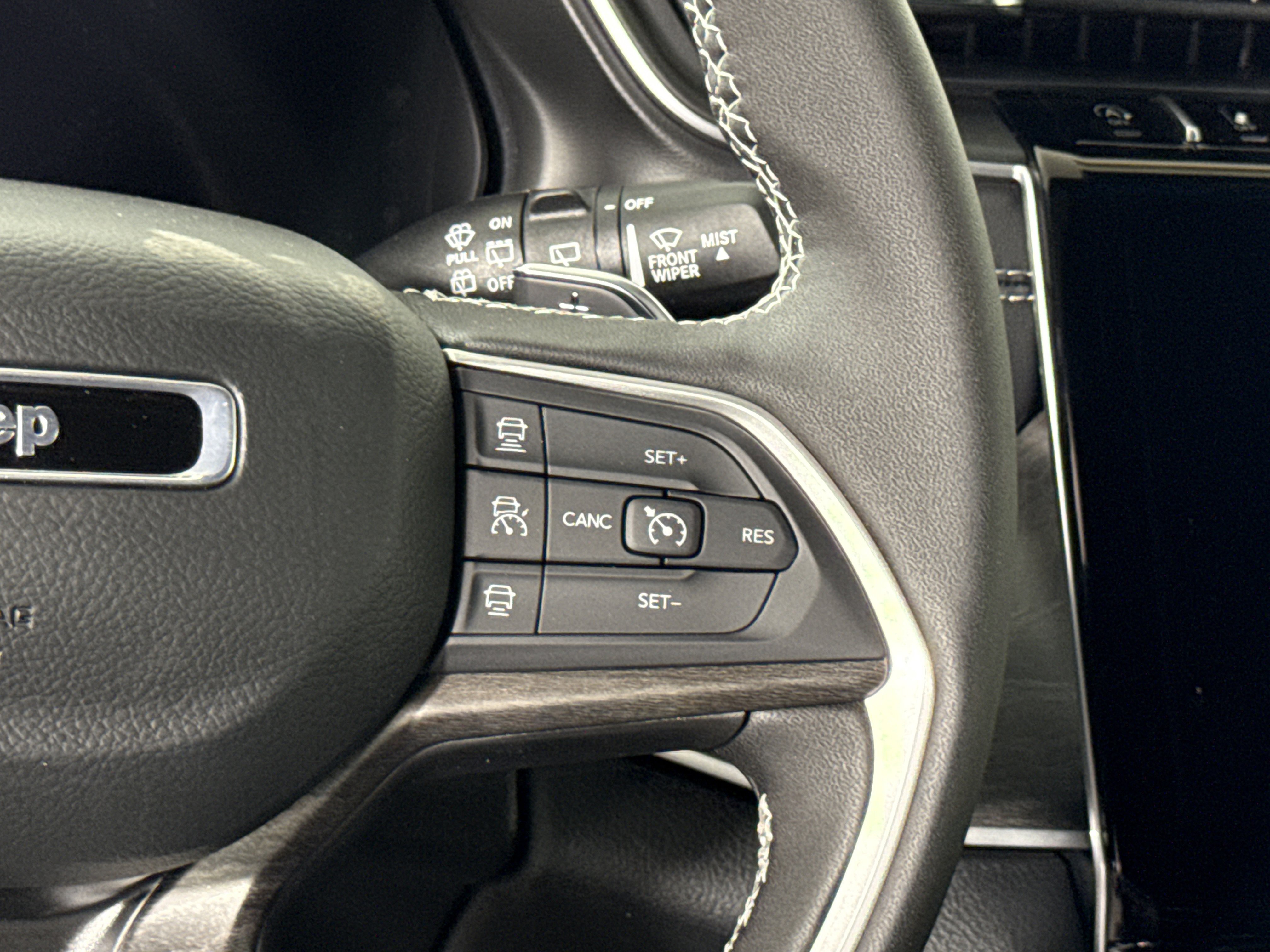 New 2025 Jeep Grand Cherokee Limited w/ Trailer Tow Package image 15