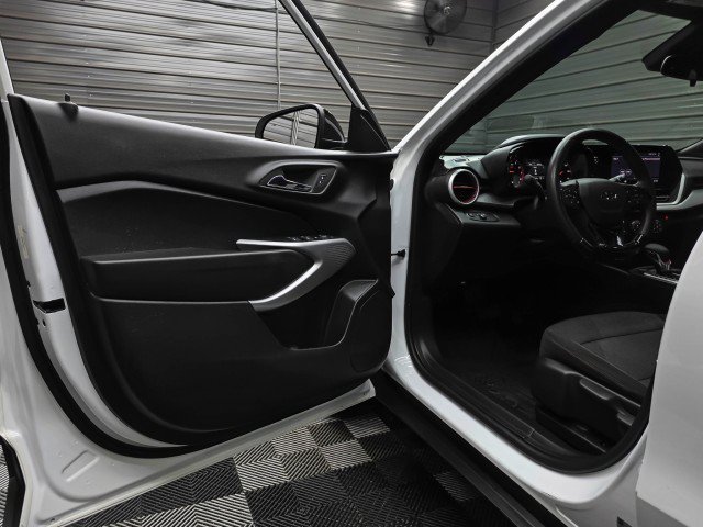 Used 2024 Chevrolet Trax RS w/ Driver Confidence Package FWD image 29