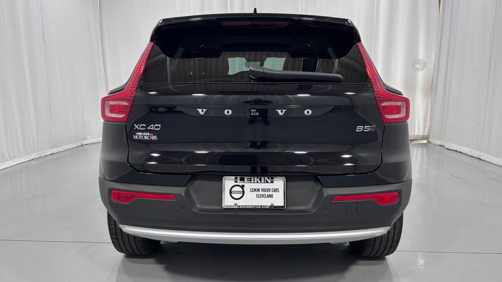 Certified 2023 Volvo XC40 B5 Ultimate w/ Protection Package Premier AWD/4WD image 7