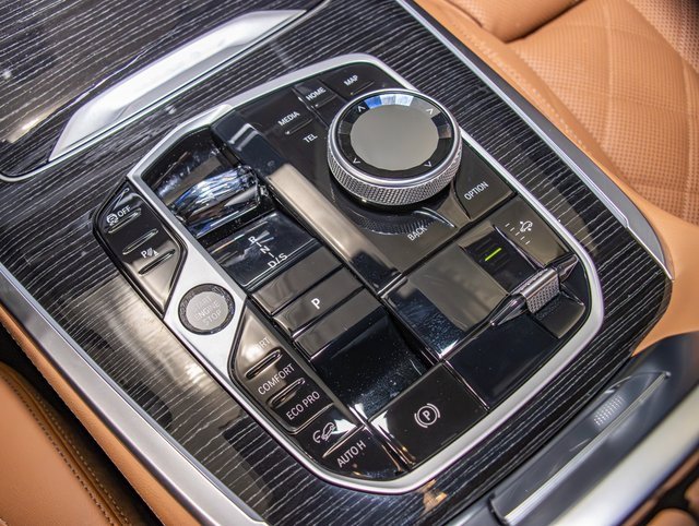 Certified 2025 BMW X7 xDrive40i w/ Executive Package image 19