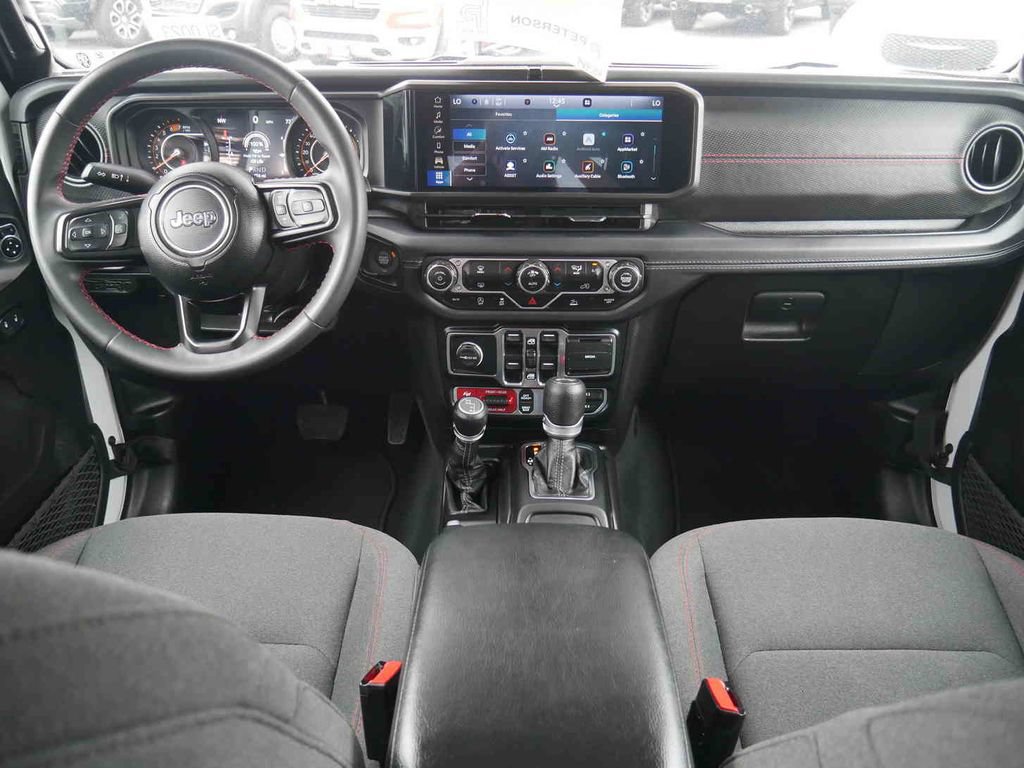Used 2024 Jeep Wrangler Unlimited Rubicon AWD/4WD image 5