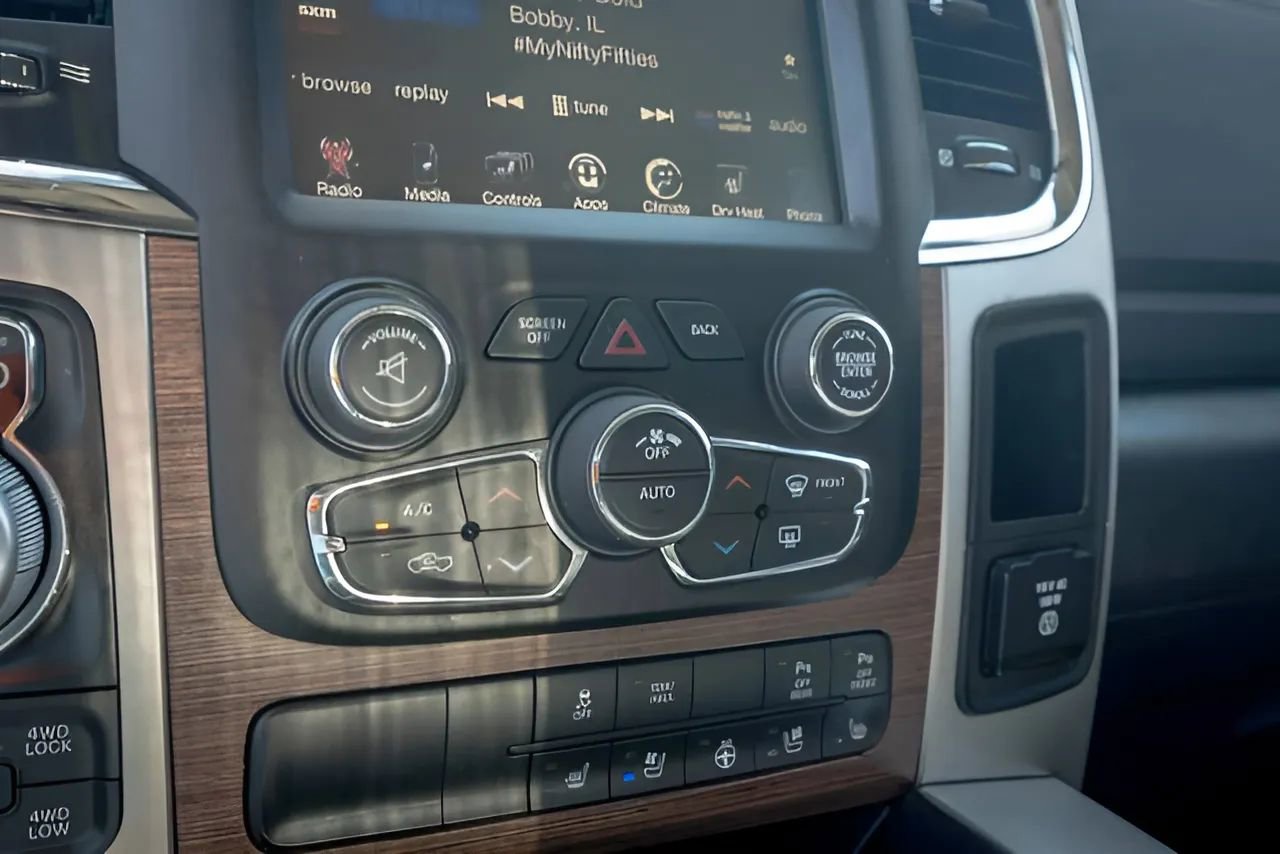 Used 2017 RAM 1500 Laramie w/ Convenience Group AWD/4WD image 26