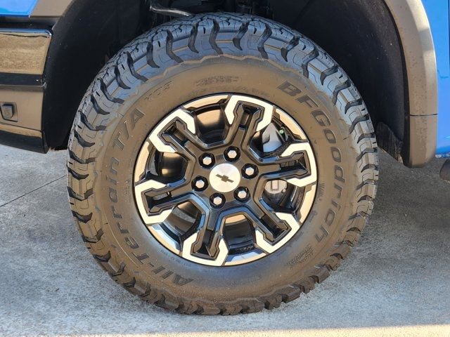 Used 2025 Chevrolet Silverado 1500 ZR2 w/ Technology Package image 18