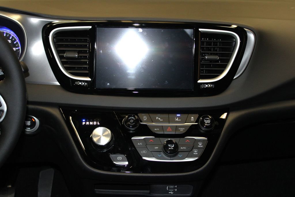 New 2026 Chrysler Voyager LX image 13