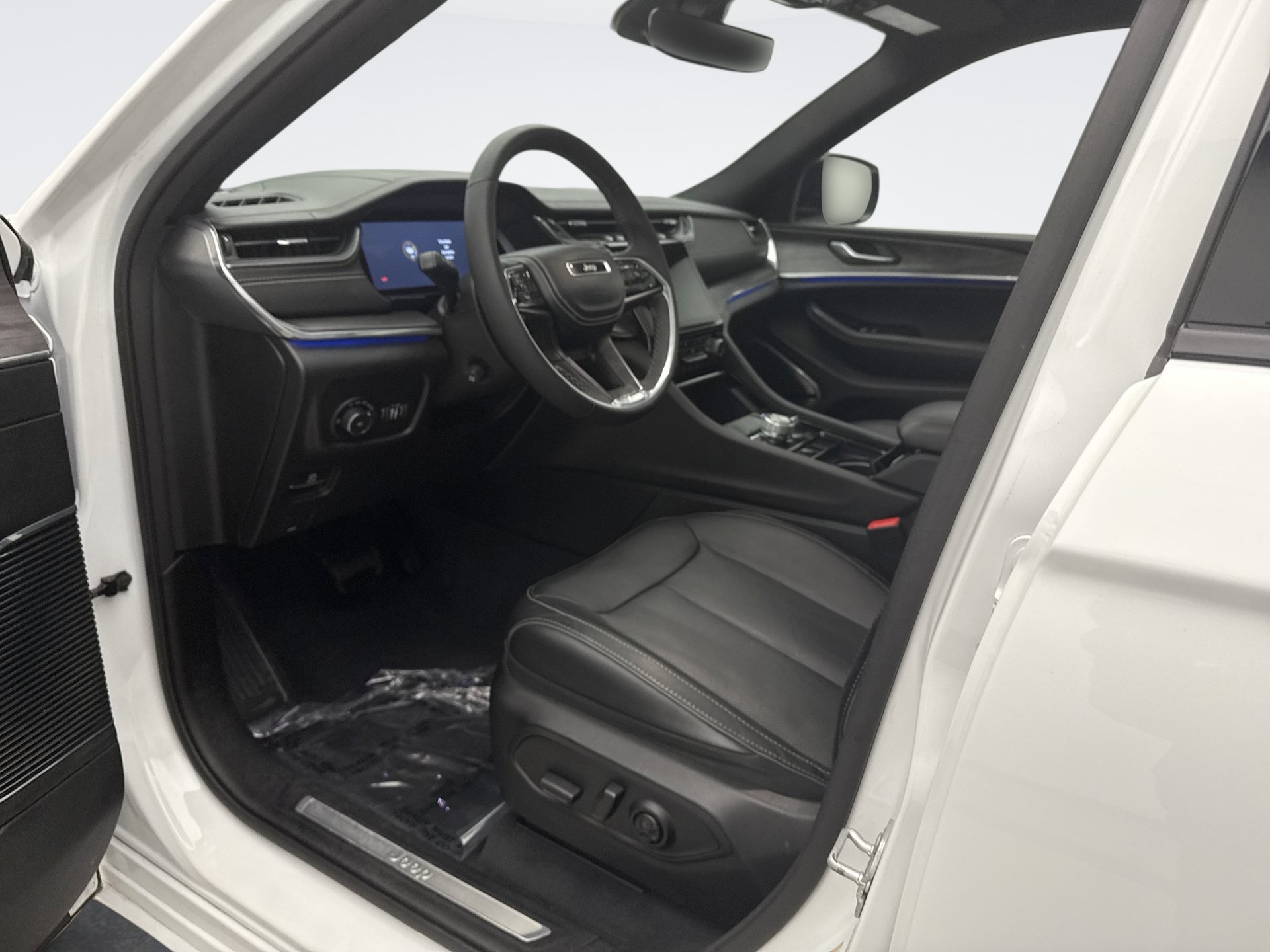 Used 2023 Jeep Grand Cherokee L Overland AWD/4WD image 10