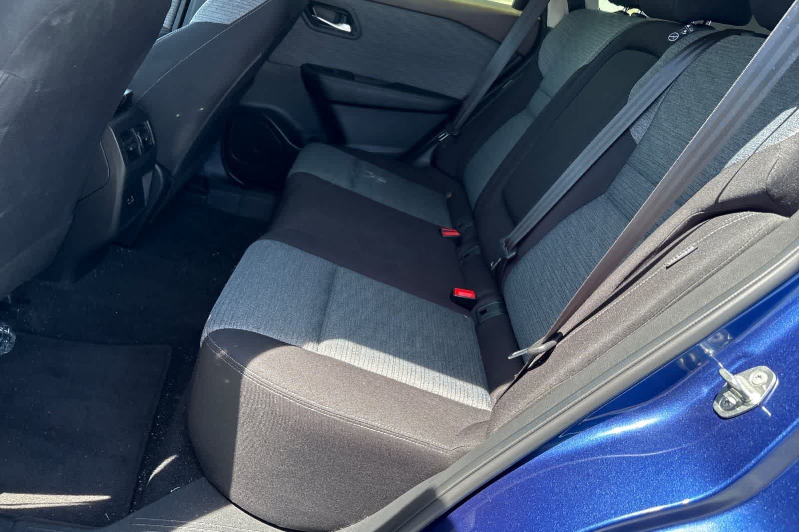 Used 2023 Nissan Rogue SV FWD image 5