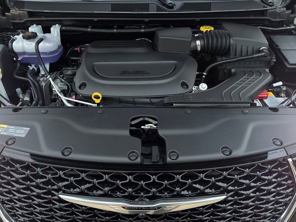 New 2026 Chrysler Pacifica Limited w/ Trailer Tow Group image 23