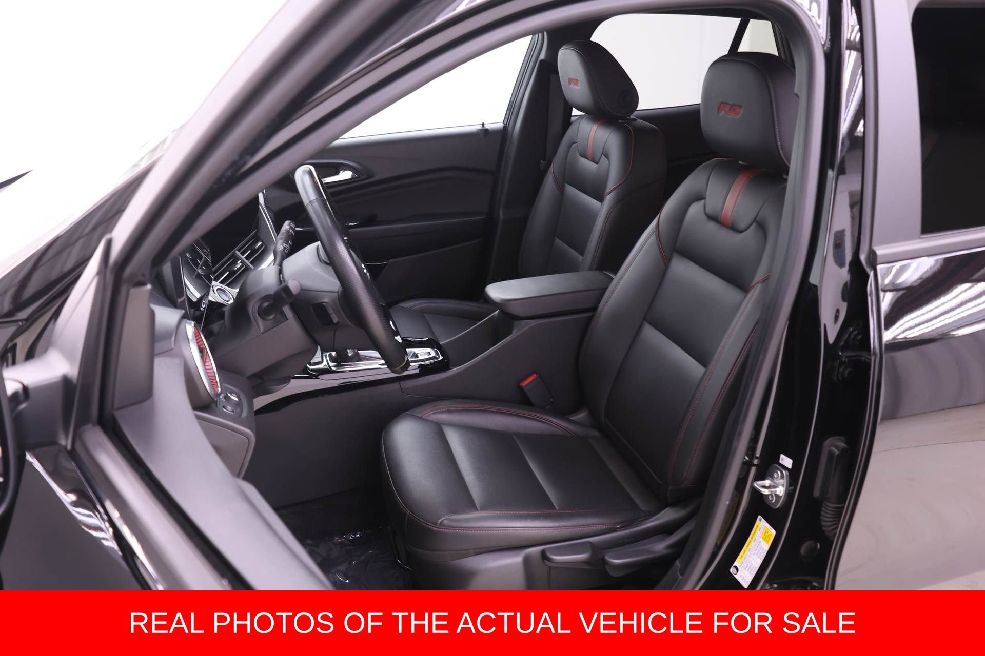 Used 2024 Chevrolet Trax RS w/ Sunroof Package image 4