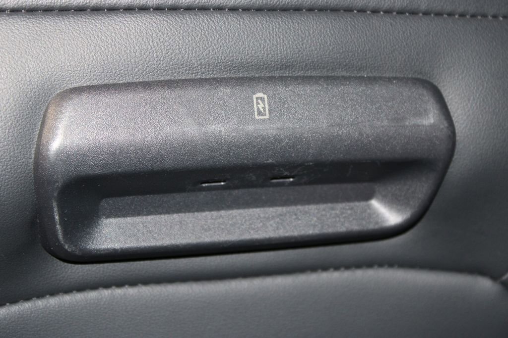 Used 2025 Ford Expedition Platinum image 35