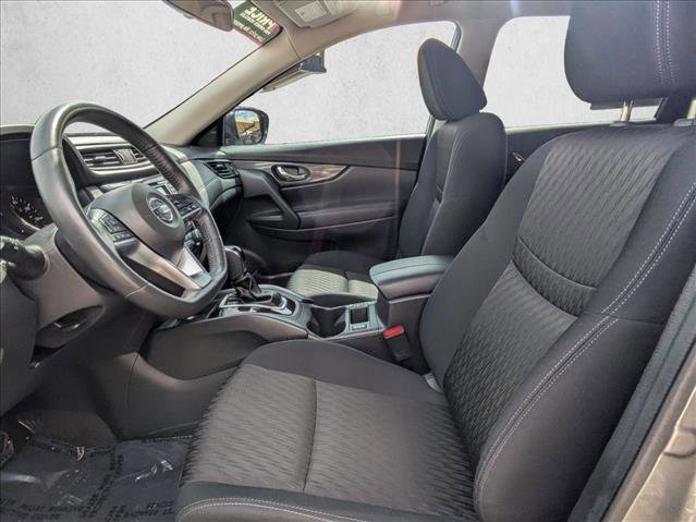 Used 2017 Nissan Rogue SV w/ SV Premium Package image 11