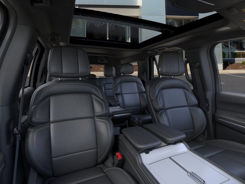 New 2025 Lincoln Navigator Reserve w/ Jet Appearance Package image 10